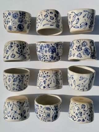 „Ráda se vracím ke starým kouskům české keramiky…k hrnkům a talířům, které roky odpočívají na chalupách v policích nebo...