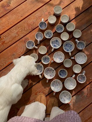 Na zimu teď chystám spousty hrnků. Kalíšky budou taky , ale tak co si budeme hrnečky máme v zimě všichni radši. Snad brzy...